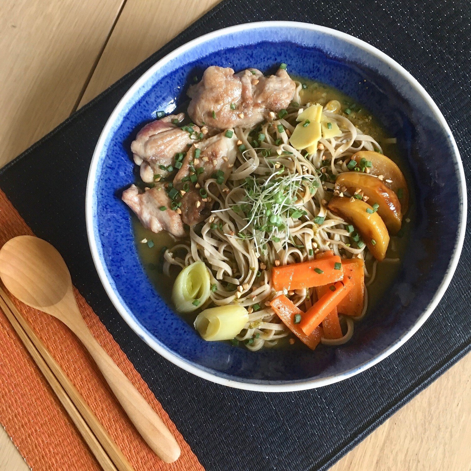 Soba poulet et bouillon curry japonais (KARE SOBA)
