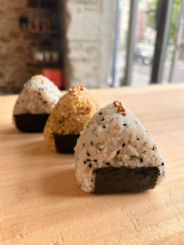 Onigiri Fromage frais aux herbes fraîches et miso - Végétarien