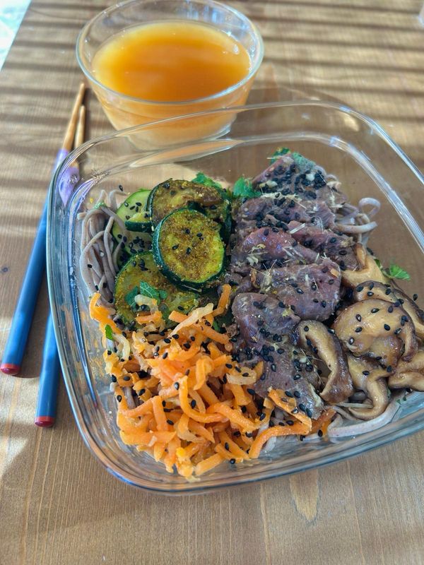 Soba et Tataki de boeuf, bouillon dashi miso