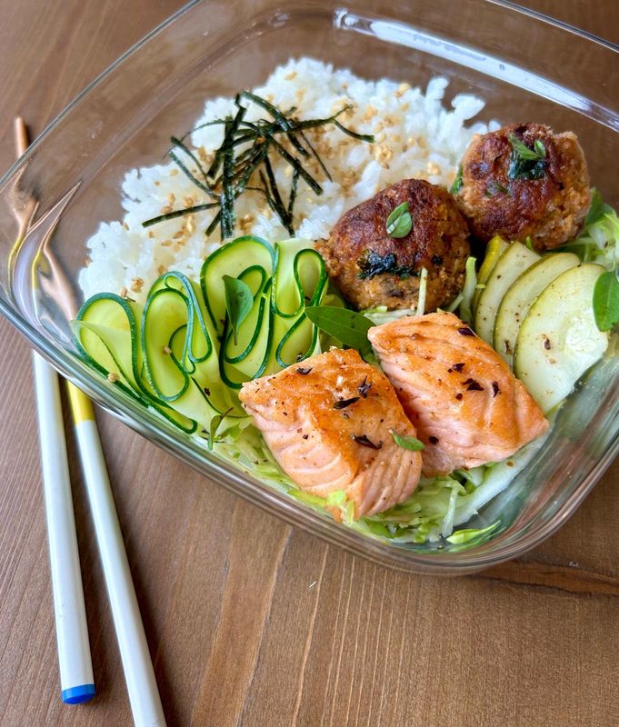 OBENTO Riz japonais, boulettes de tofu et oeuf mariné (végé)