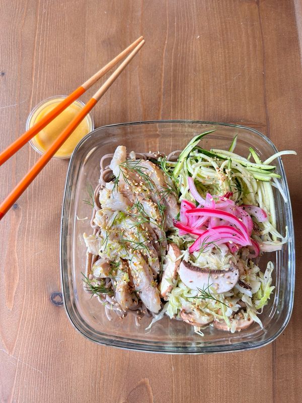 Salade de Soba Ceviche de dos de lieu, sauce gingembre fruit de la passion