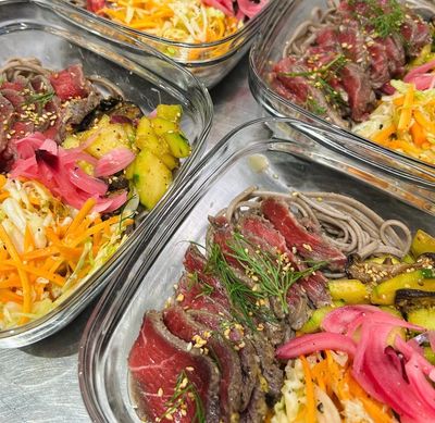 Salade de Soba et gravlax de boeuf