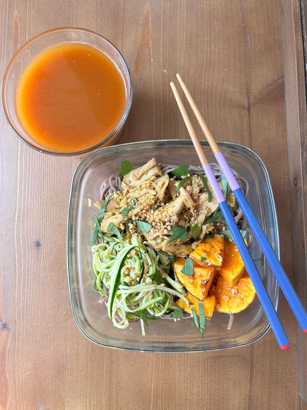Soba et Poulet au citron et gingembre, bouillon tsuyu