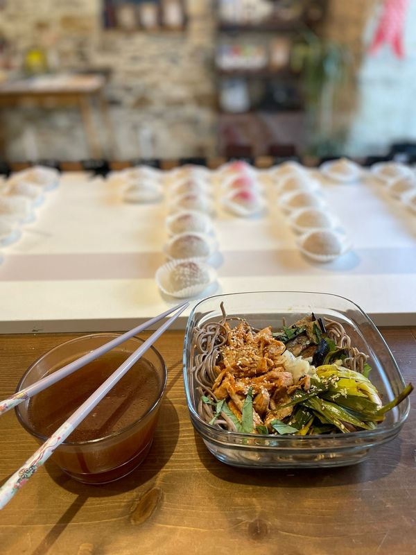 Soba en ramen, éffiloché de poulet au miso et curry japonais