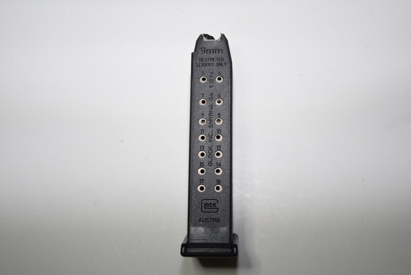 GLOCK PERFECTION G17 GLOCK 17 (17) ROUND MAGAZINE 9MM *RESTRICTED LAW ENFORCEMENT/GOV&#39;T ONLY* MARKINGS