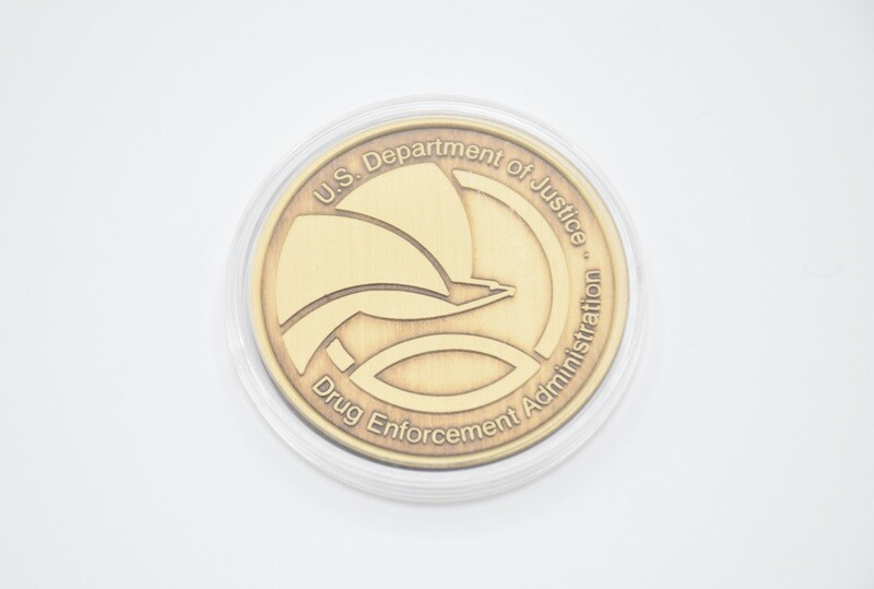 DEA CHALLENGE COIN DRUG ENFORCEMENT AGENCY BADGE DEA SEAL 1.5&quot; INCH IN PLASTIC CAPSULE