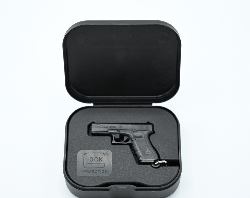 GLOCK PERFECTION GLOCK 17 METAL LOGO KEYCHAIN &quot;BLACK&quot; GLOCK FACTORY STORAGE CASE