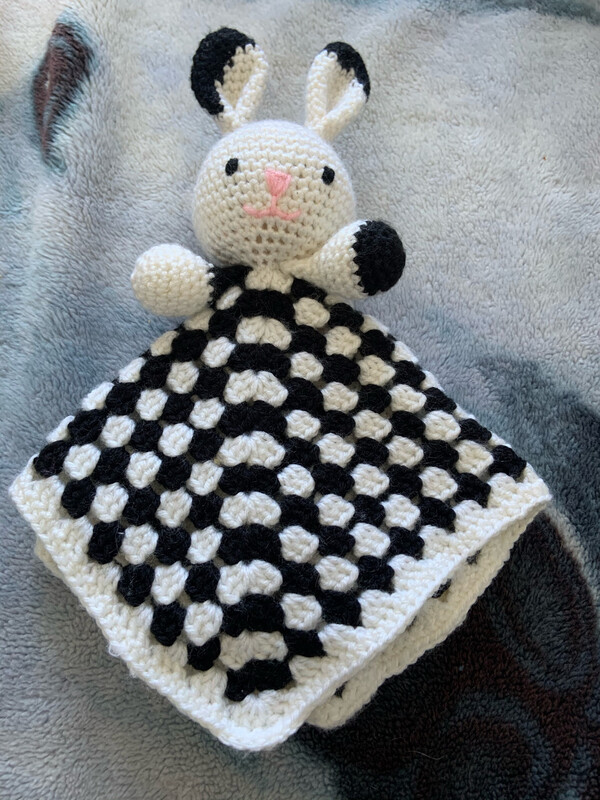Lapin toutou-doudou noir et blanc