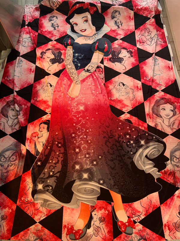 Minky blanche neige princesse gothique 