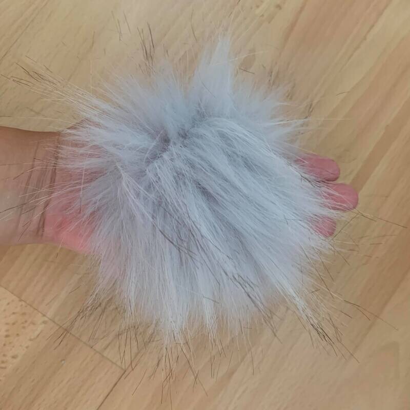 Pompon fausse fourrure de Renard gris pâle