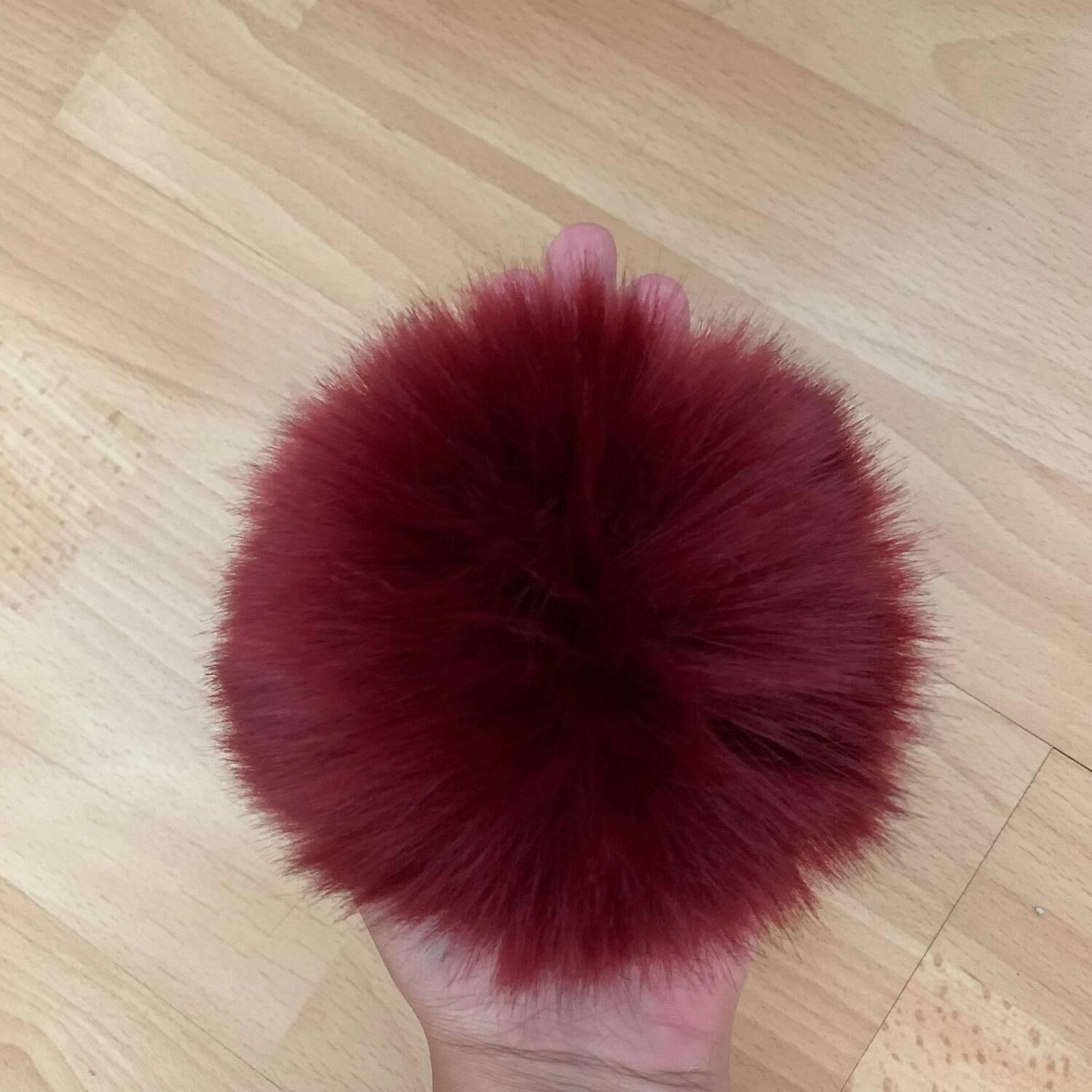 Pompon fausse fourrure de raton laveur bourgogne