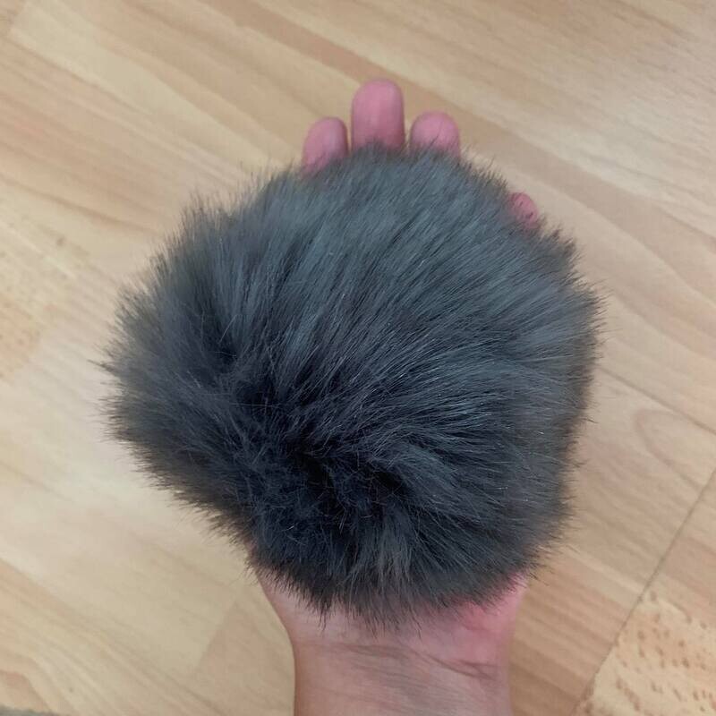 Pompon fausse fourrure de raton laveur gris foncé