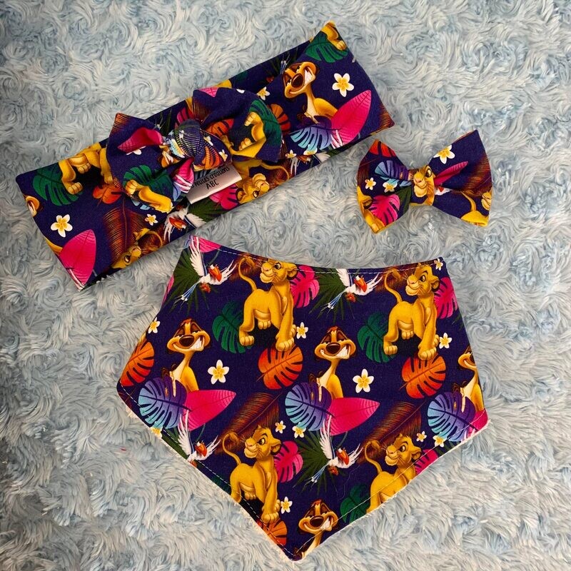 Trio bavoir, bandeau &amp; boucle Roi Lion