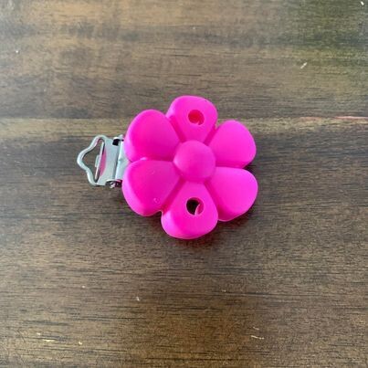 Attache suce fleur, couleur: rose fuchsia