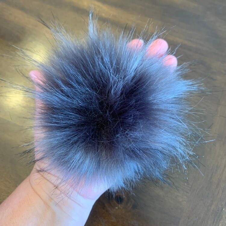Pompon fausse fourrure de raton laveur gris foncé