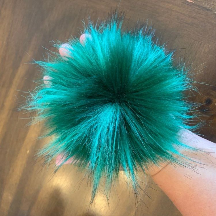 Pompon fausse fourrure de raton laveur vert