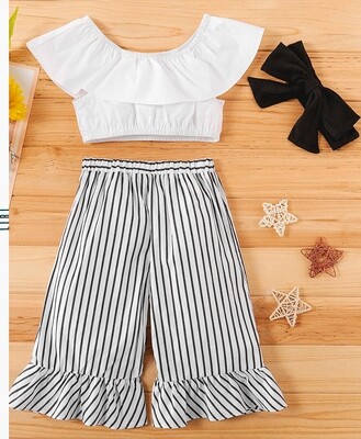 Conjunto de Pantalón a Rayas y Blusa de Volado