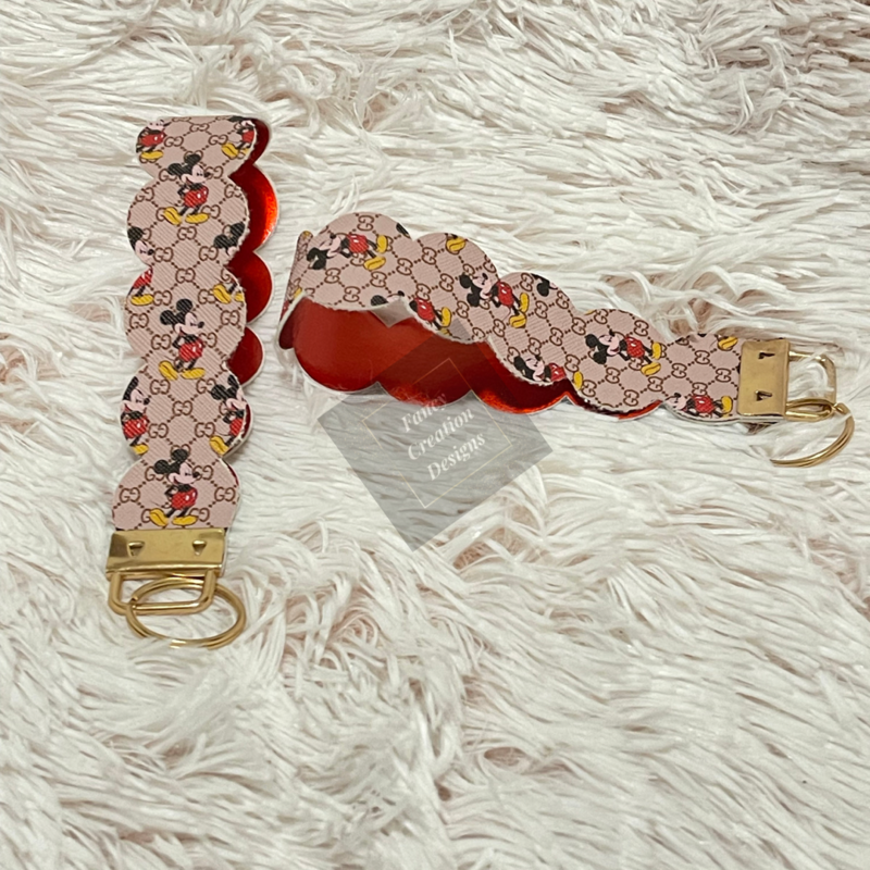 Mouse Scallop Wristlet