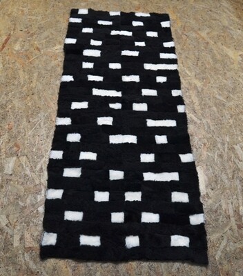 Lammfell-Teppich, Patchwork-Qualität, ca. 140x60 cm, schwarz/weiß