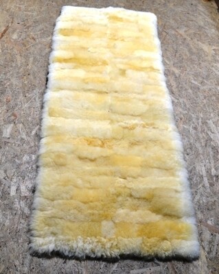 Lammfell-Teppich, Patchwork-Qualität, ca. 140x60 cm, gelb