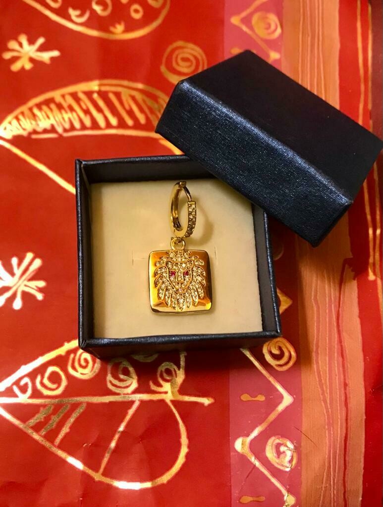 orecchino mono leone ( oro o argento)
