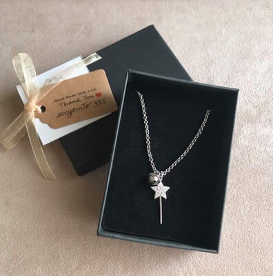 Collana bacchetta magica con strass e campanella in argento 925