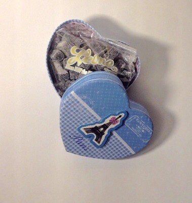 scatola cuore parigi e caramelle sukai