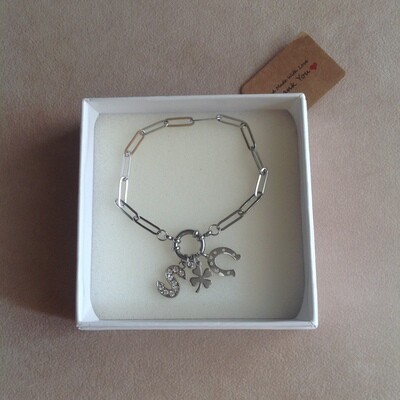 Braccialetto  con lettera portafortuna