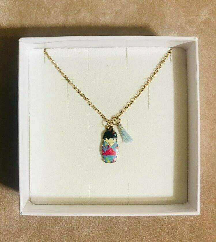 collana giapponesina ( + colori), bambolina: azzurra