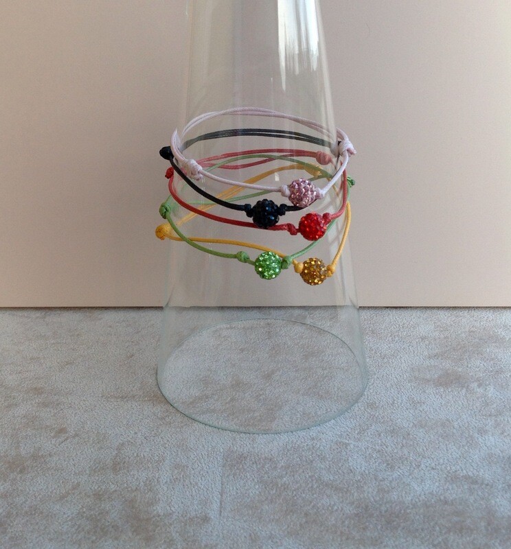 Braccialetto cordoncino con sfera strass