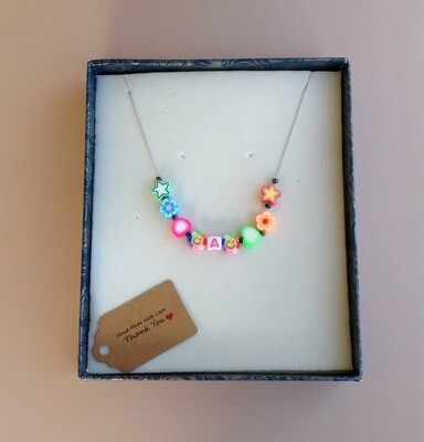 Collana beads lettera