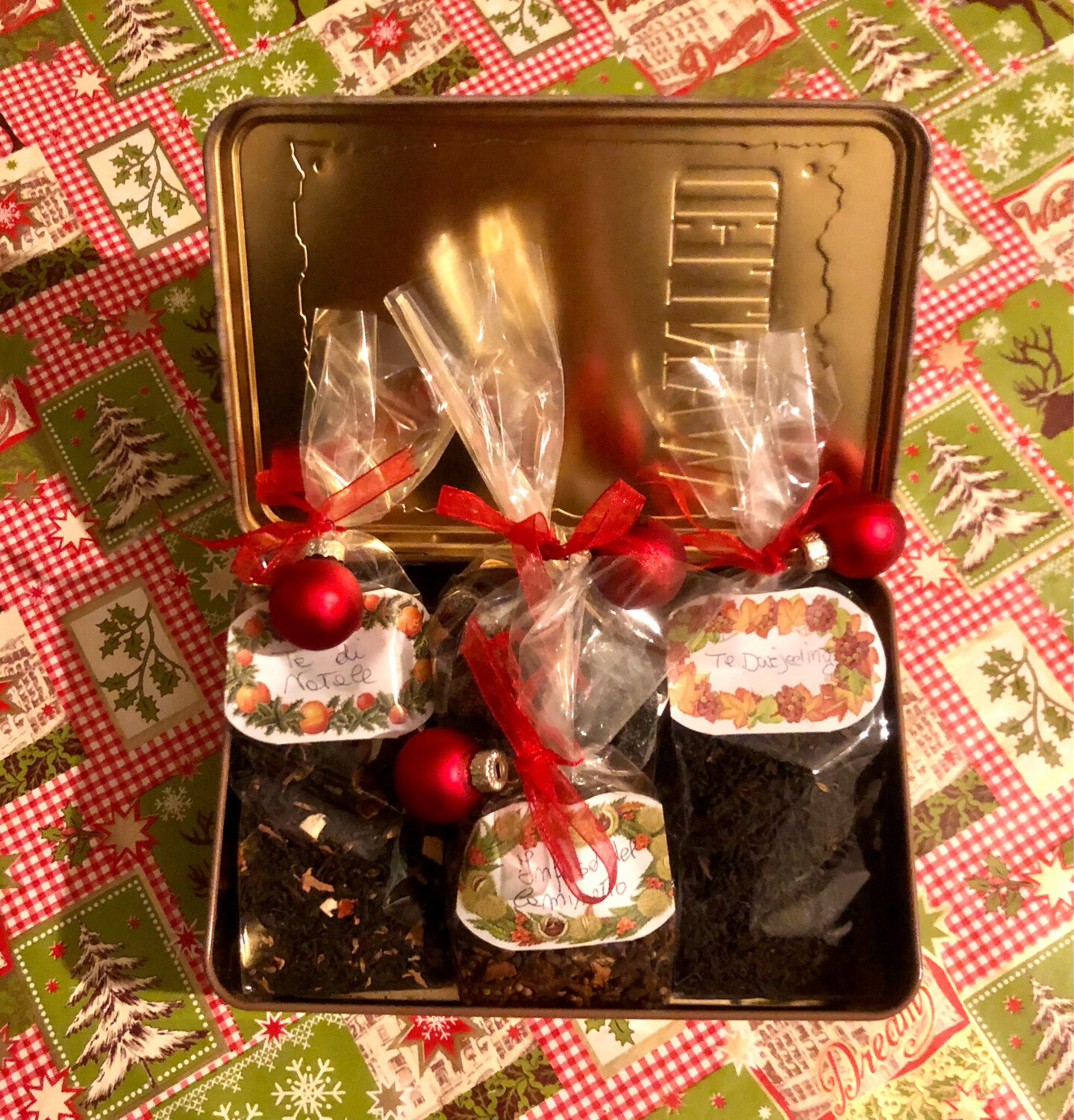 Scatola latta rettangolare con te e infusi  e caramelle 🎁