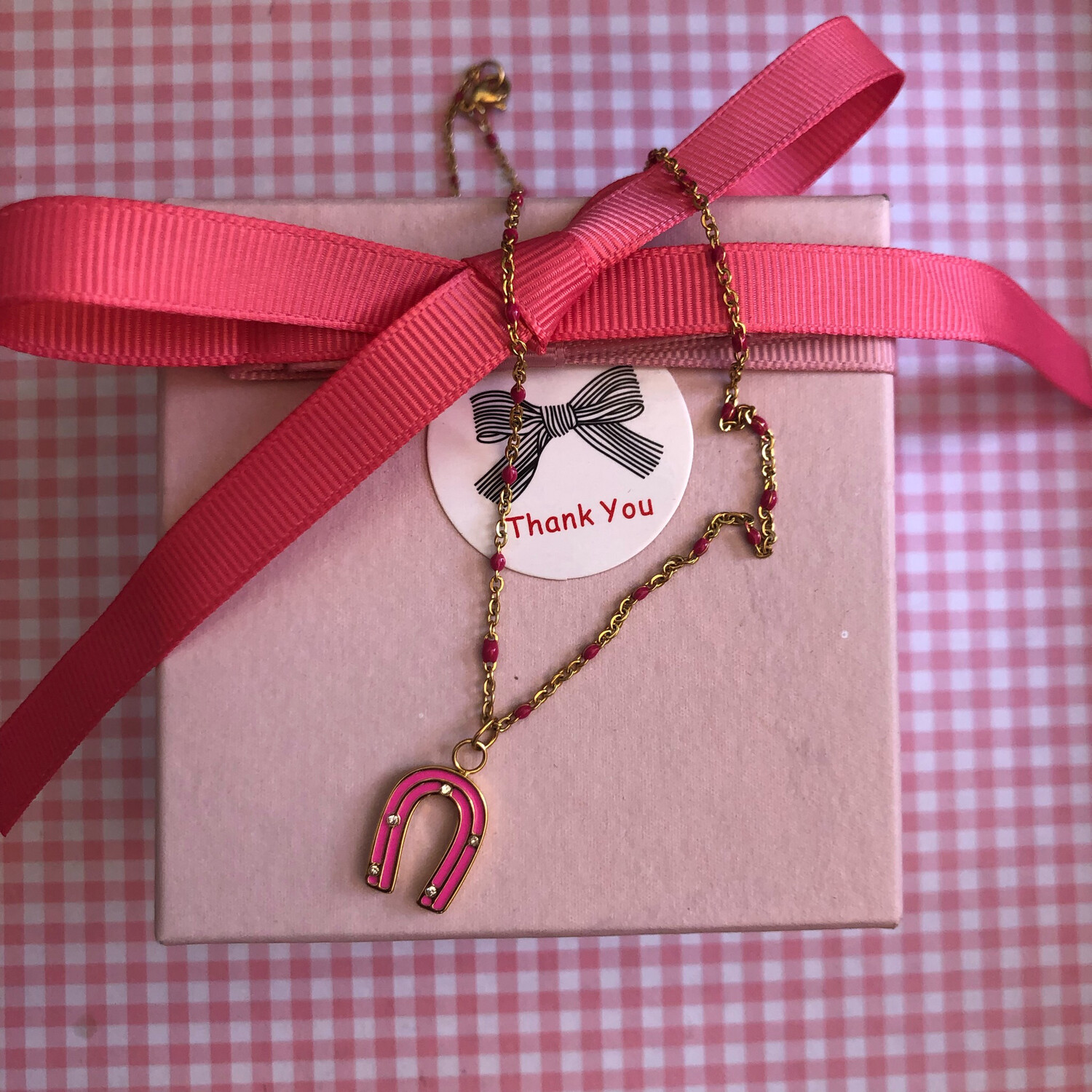 Collana ferro di cavallo fucsia