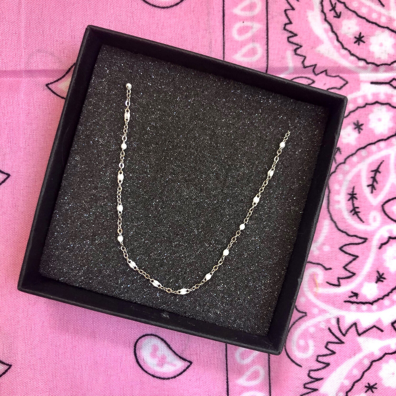 Choker White