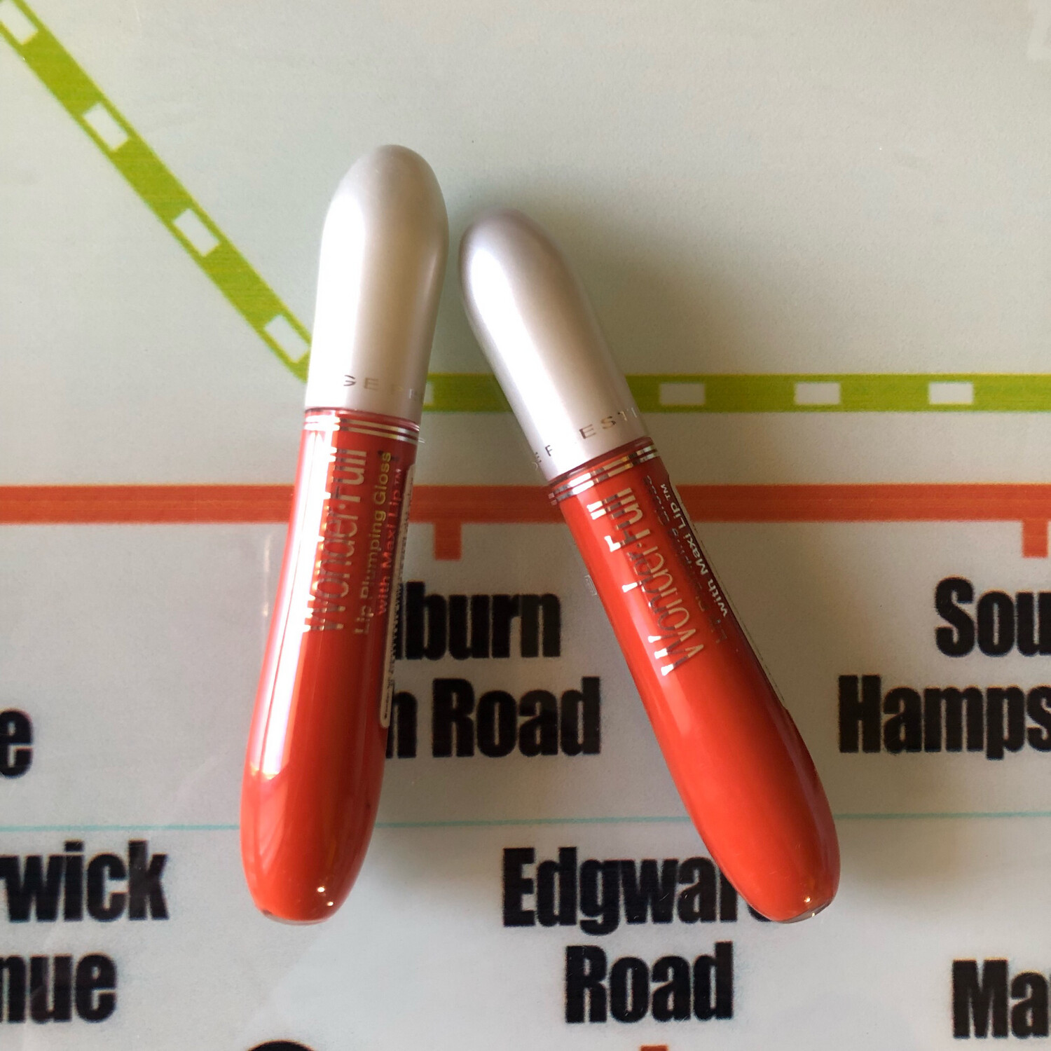 Lip plumping gloss arancione