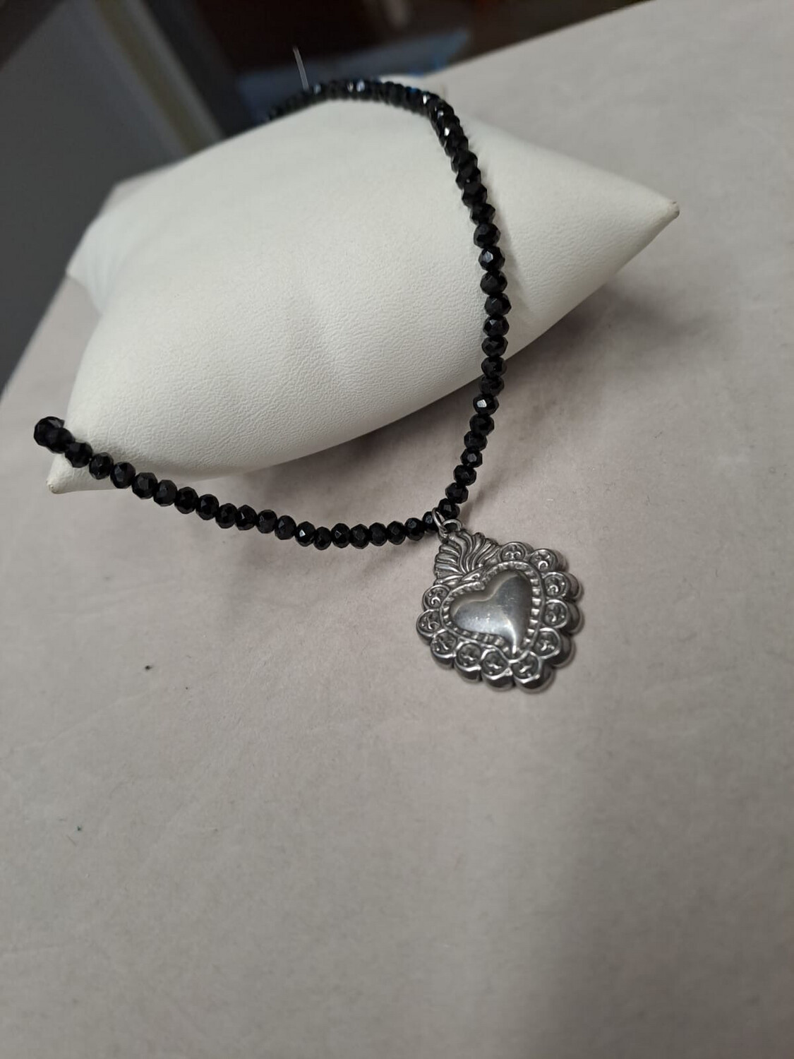 Collier noir Sacre Coeur “L”Amoreuse”