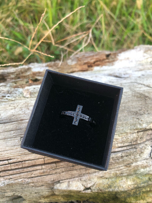 Anello black croce con Zirconi