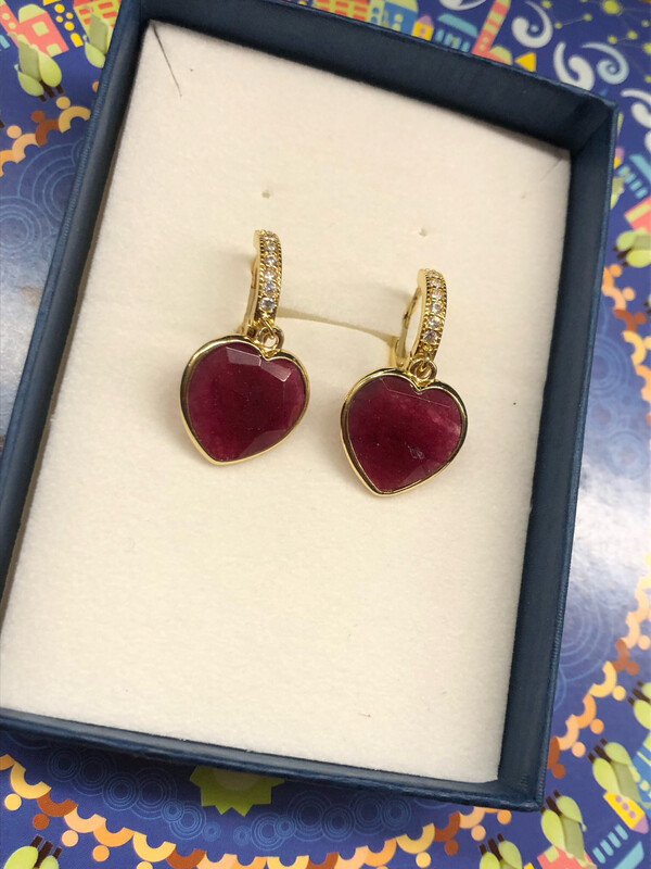 Orecchini cuore in giada rossa