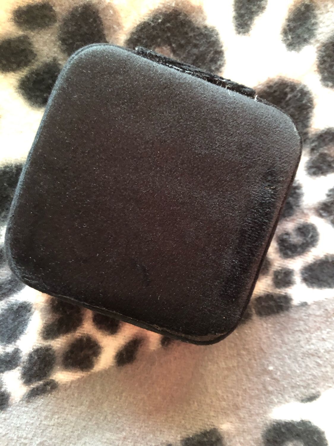 Porta bijoux in velluto Nero