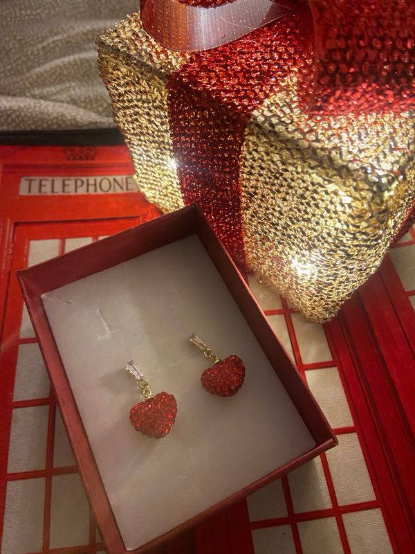 Orecchini cuore strass red