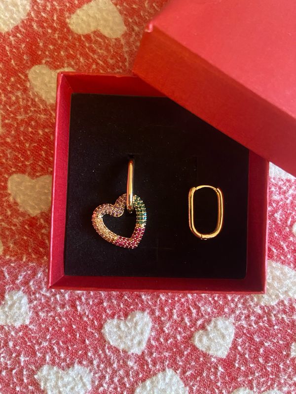 Orecchini cuore con strass rainbow