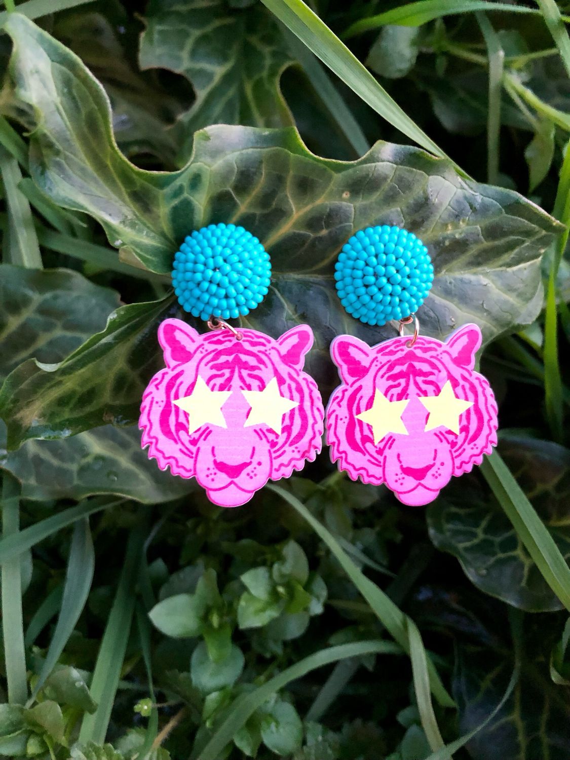 Orecchini Tigre fucsia.