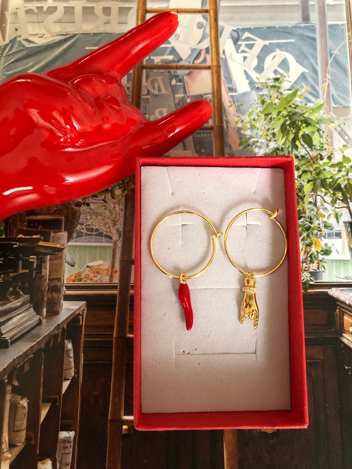 Orecchini scaccia guai in argento 925