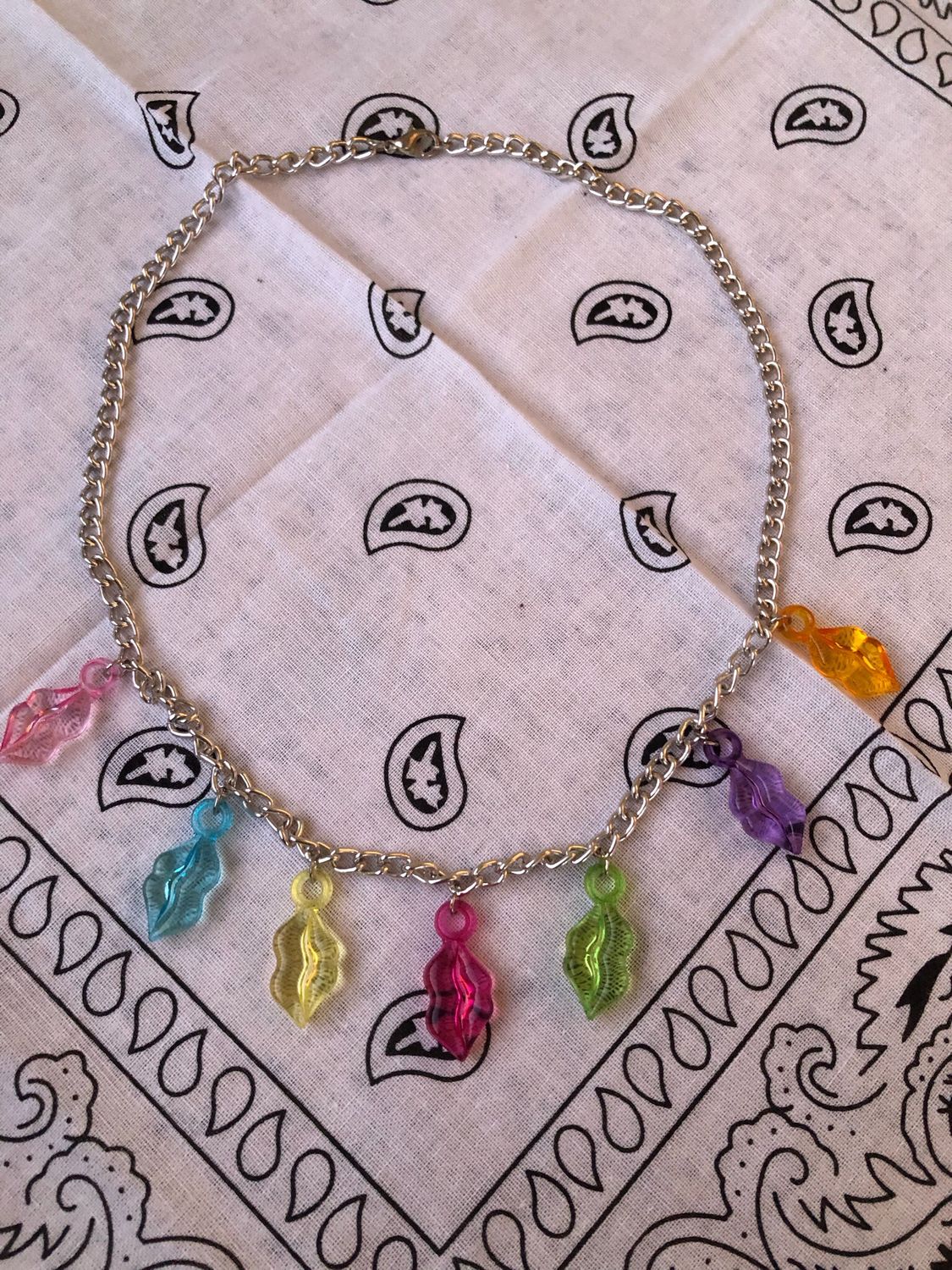 Collana labbra colorate
