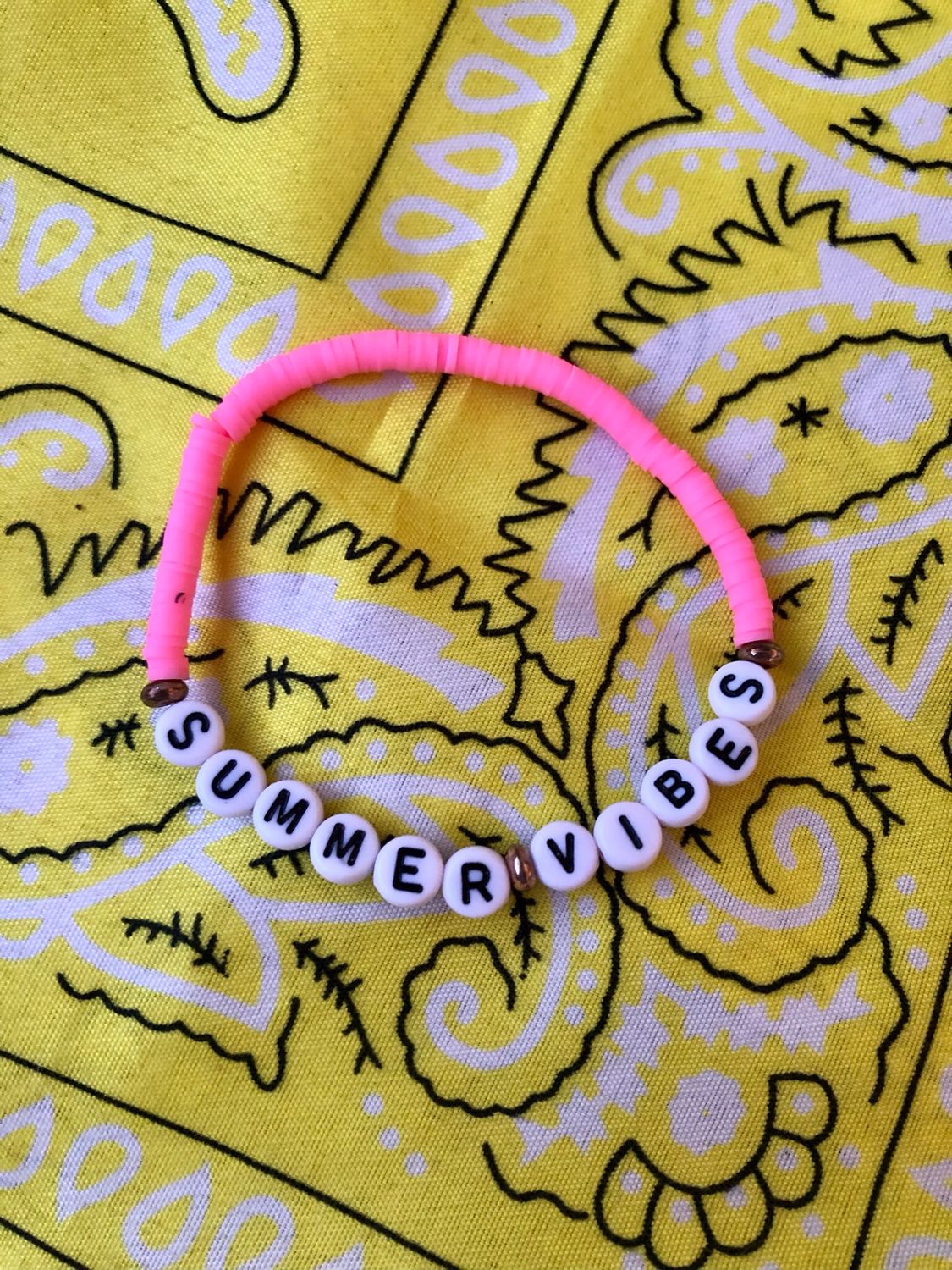 Braccialetto elastico rosa “Summer Vibes”