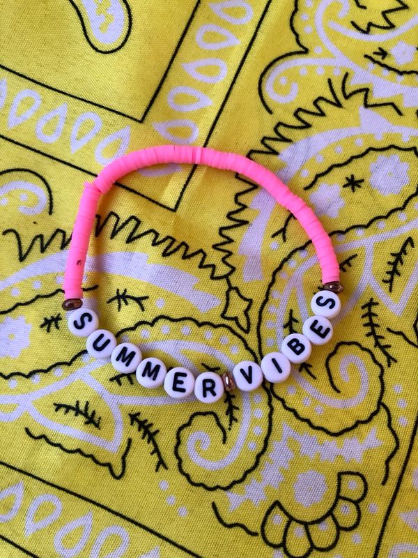 Braccialetto elastico rosa “Summer Vibes”