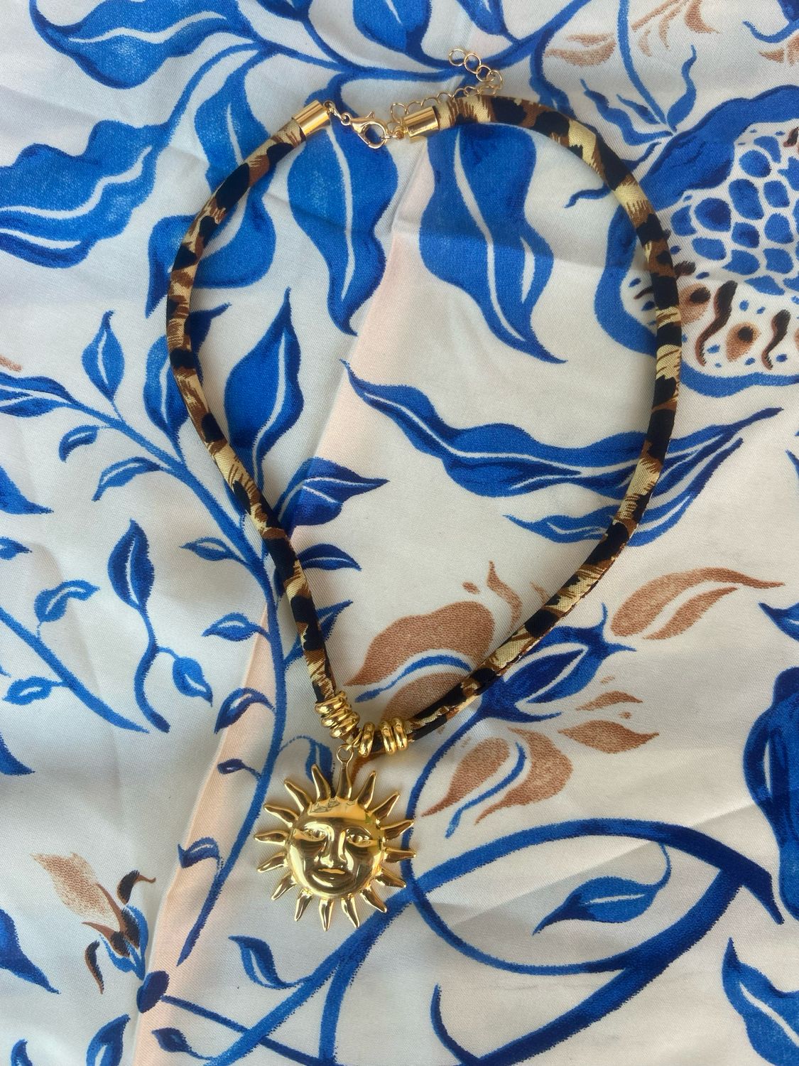 Collana maculata Sun