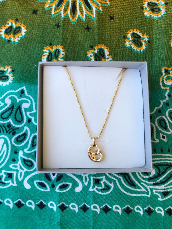 Collana Brezel