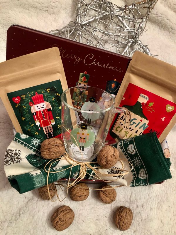 Confezione Schiaccia Noci tazza + Te e Infuso