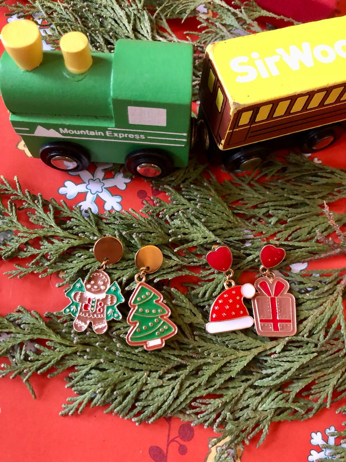 Orecchini berretto e regalo di Natale